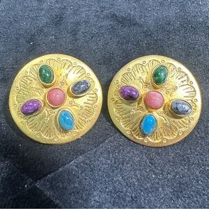 Vtg Multicolored Glass Cabochon Brushed Gold Etched Design Button Style Earrings